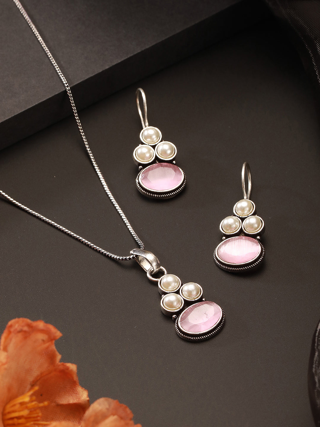Oxidised Silver Toned Pink  Stone & Pearl Beaded Minimal Pendant Chain Jewellery Set